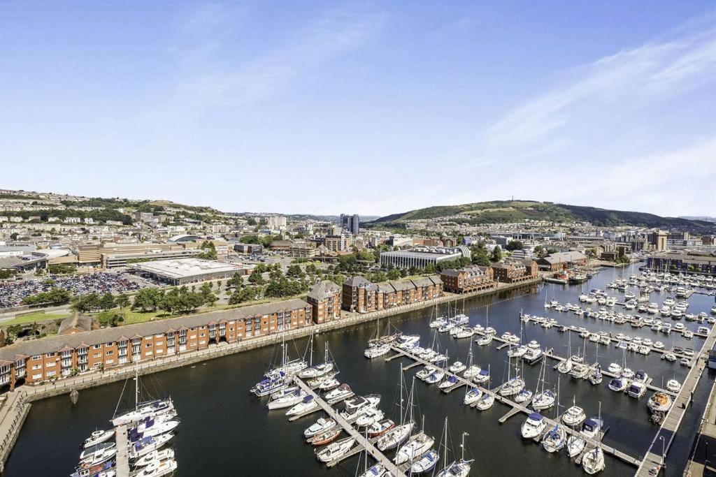 Beach On The Doorstep Meridian Tower Marina Swansea Exterior foto