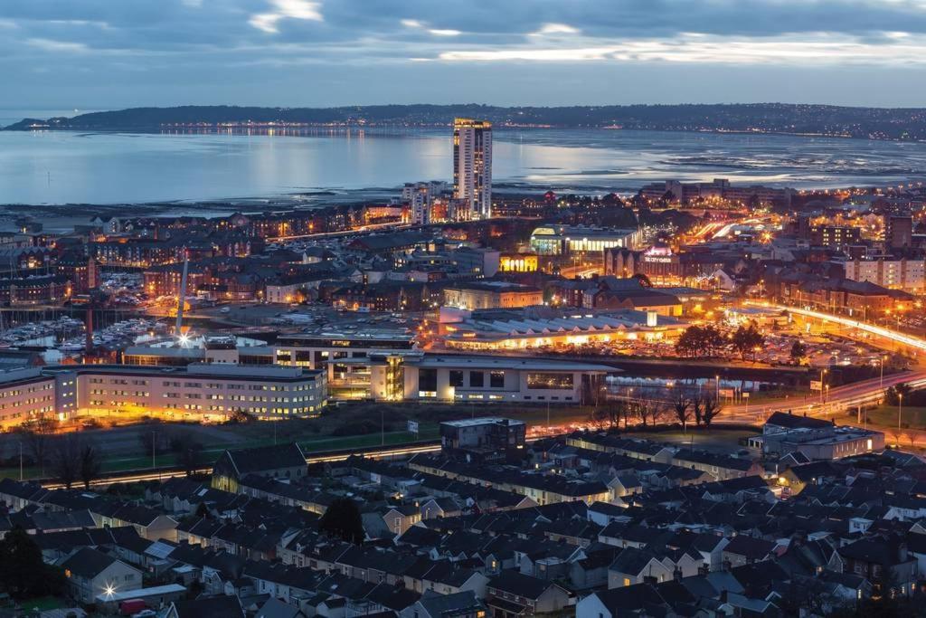Beach On The Doorstep Meridian Tower Marina Swansea Exterior foto