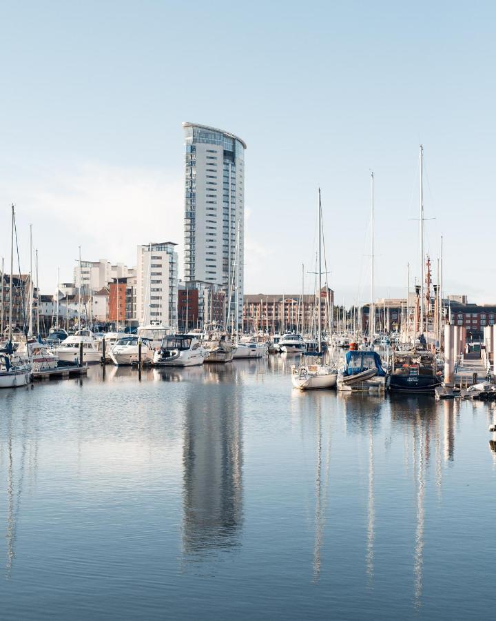 Beach On The Doorstep Meridian Tower Marina Swansea Exterior foto